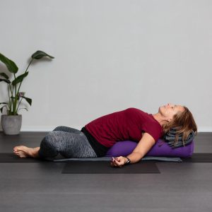 Op een fijne retraite plek in Zeeland mag jij vanuit rust en ruimte loslaten en tot jezelf komen. De mooie omgeving, ontspannen yin, verdiepende yoga nidra en openende cacao ceremonie dragen daaraan bij.